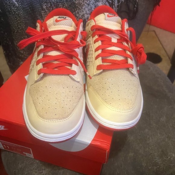 Strawberry waffle Nike dunks - Picture 3 of 6